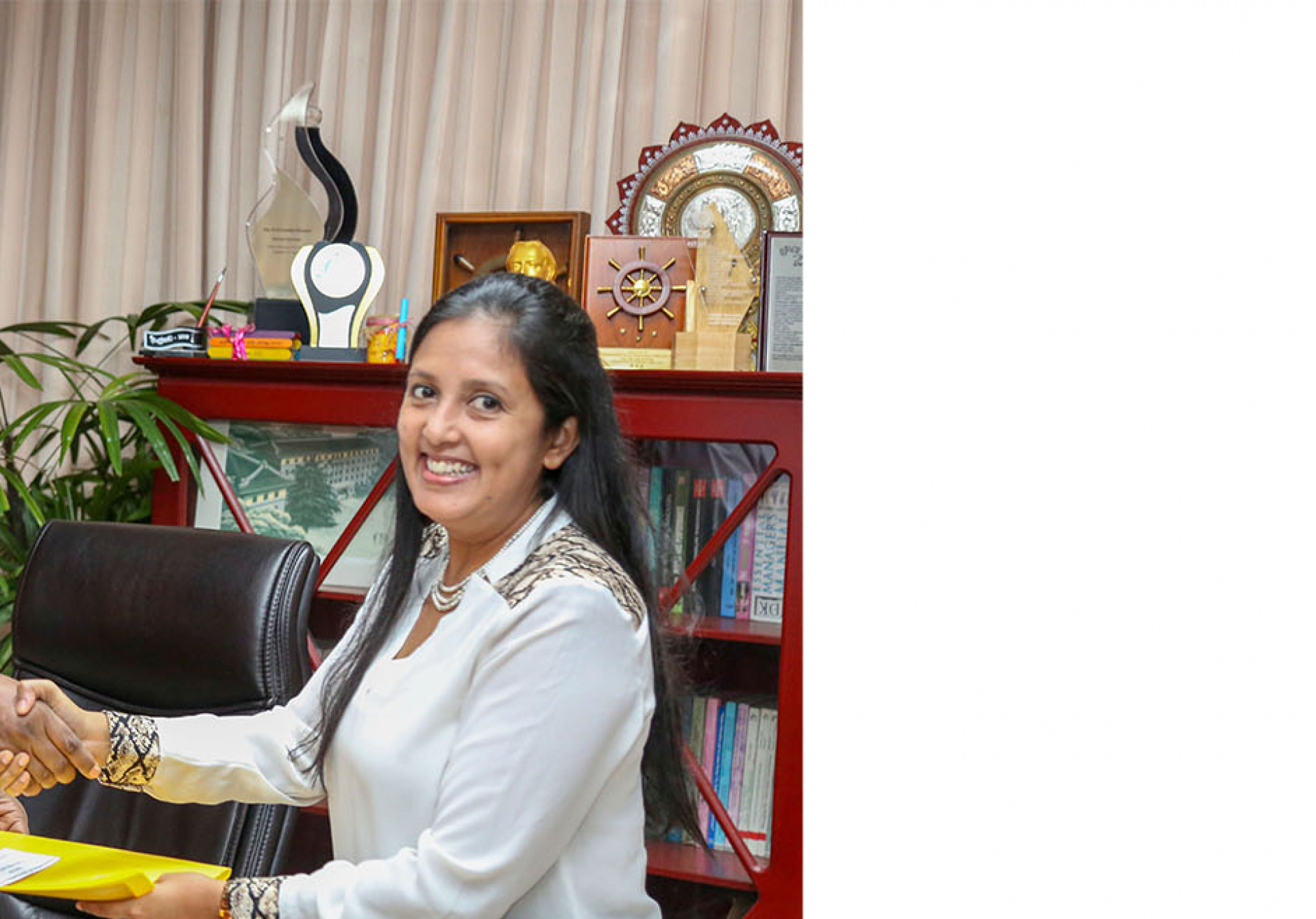 MoU Signed Between University of Kelaniya and LOLC Technologies Limited